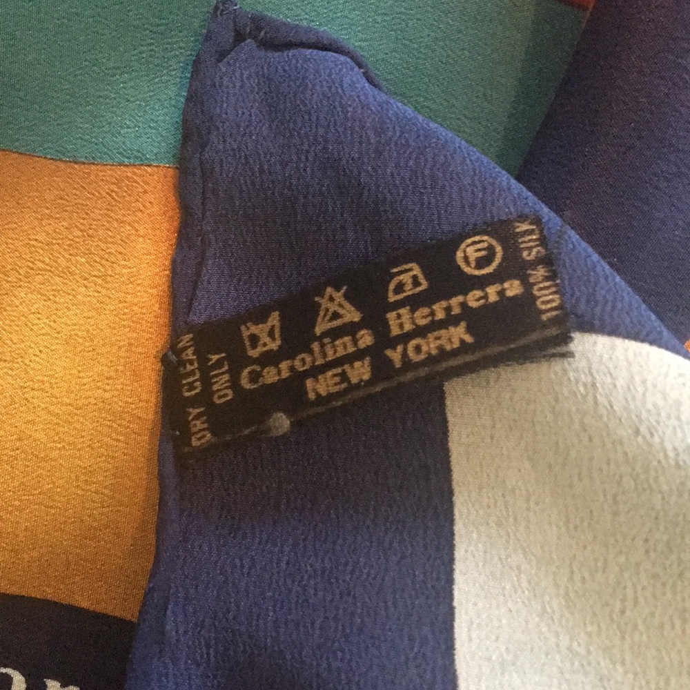 Carolina Herrera silk scarf new - Picture 6 of 6